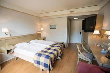 Фото номера Стандартный двухместный номер с 2 отдельными кроватями Отель Hotel Adlon г. Мариехамн 11